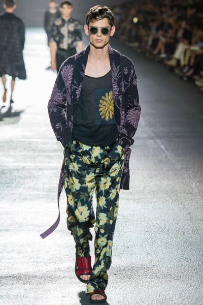 Look 3